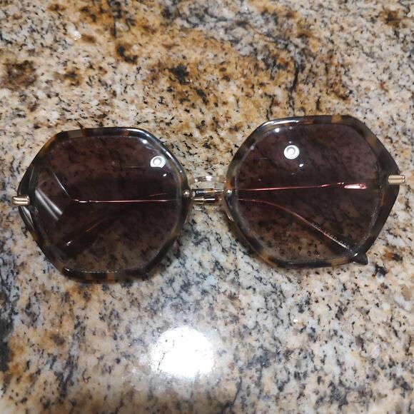 Sonix Willow Sunglasses Womens Oversized Hexagon Gold Frame 500-1860-005 main image 5